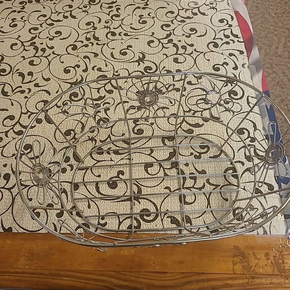Wire Floral Basket - Picture 2 of 6